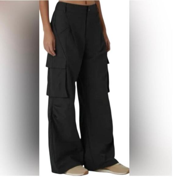 Halara Wide Leg Cargo Pants Black High Rise 100% Nylon Size Large NEW/NWT!! - Picture 1 of 9